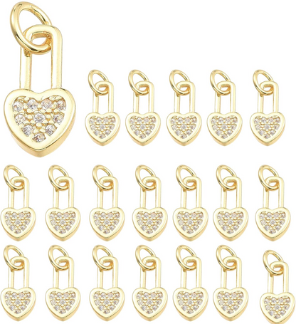 Herzförmiger Schloss-Anhänger mit funkelnden Steinen