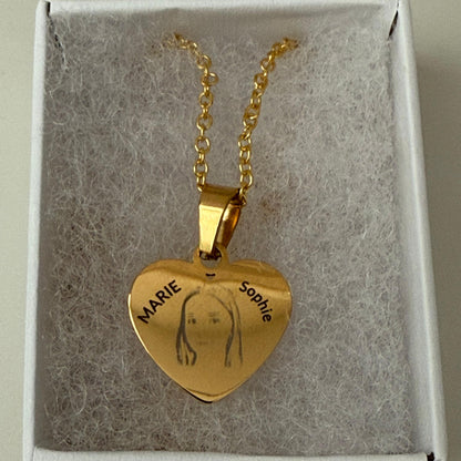 Personalisierter Anhänger in Herzform + Halskette SET