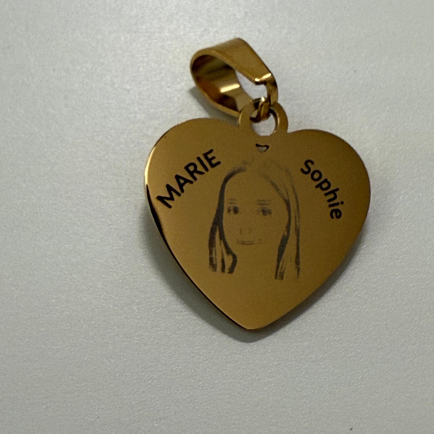 Personalisierter Anhänger in Herzform + Halskette SET