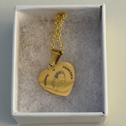 Personalisierter Anhänger in Herzform + Halskette SET