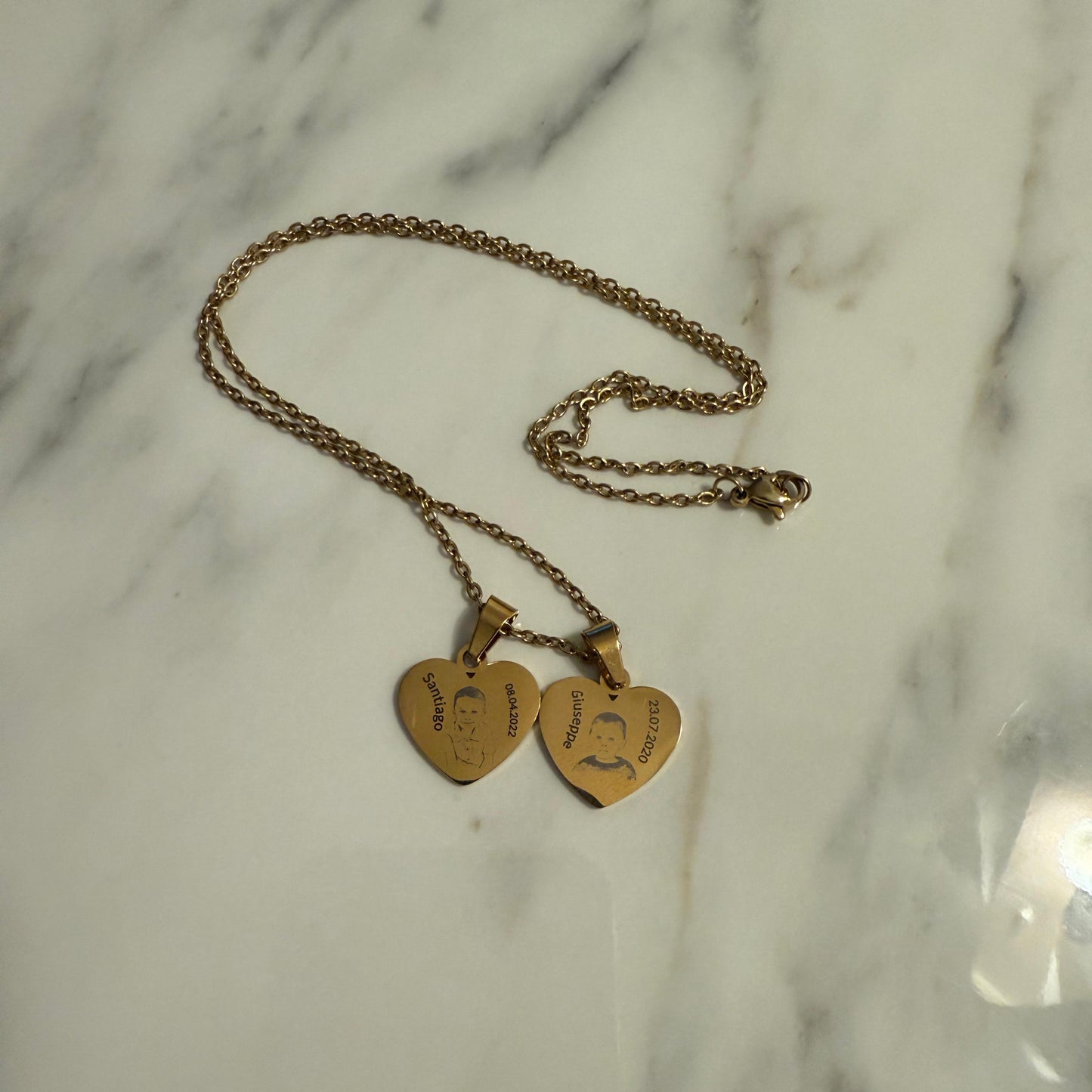 Personalisierter Anhänger in Herzform + Halskette SET